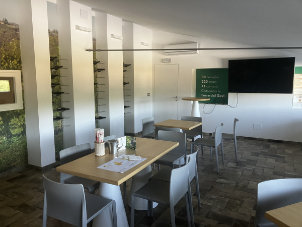 La sala di degustazione della Cantina dei Produttori del Gavi