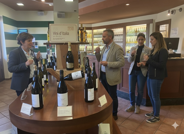 Degustazione di Gavi nel wineshop della Cantina dei Produttori del Gavi