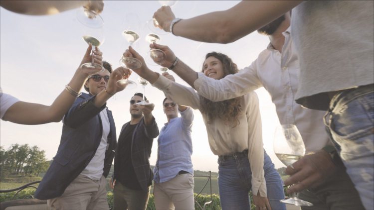 Un brindisi con il Gavi Spumante Metodo Classico DOCG