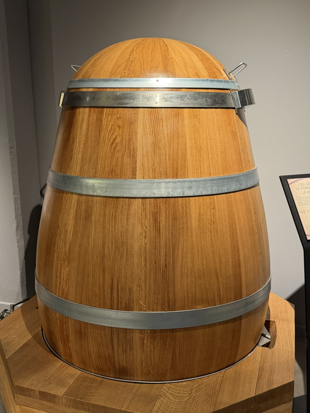 La botte a forma di acino utilizzata nella produzione della Barbera d'Asti DOCG Il Risveglio del Ceppo
