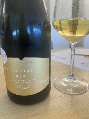 Il Gavi DOCG Metodo Classico Brut 55 mesi realizzato dai Produttori del Gavi