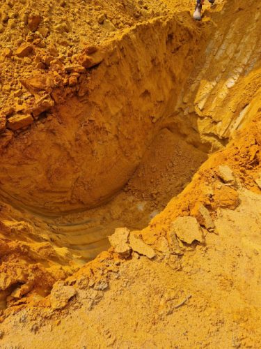 Le sabbie giallo intenso che costituiscono il suolo del comune di Lessona