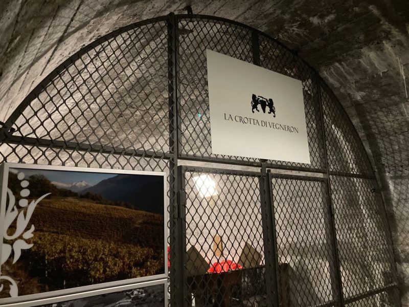 Il tratto delle miniere di Cogne affidato a La Crotta di Vegneron per l'affinamento delle bottiglie di Fumin e Chambave Muscat